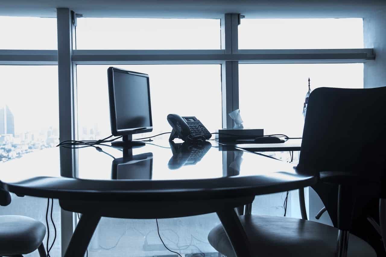 desk-with-computer-and-phone